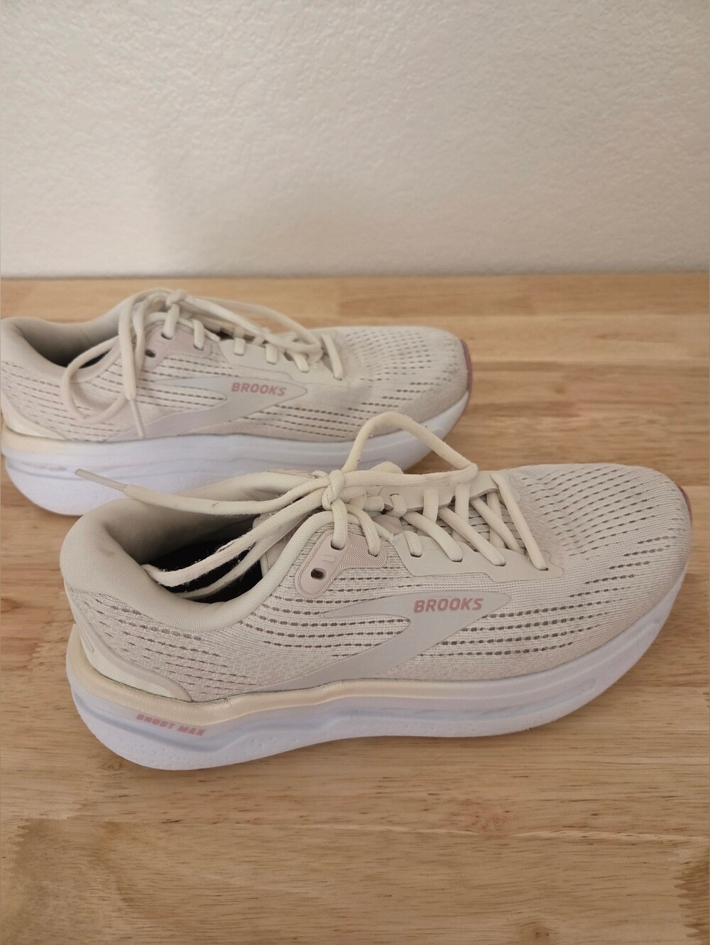 GUC Brooks Ghost Max 2